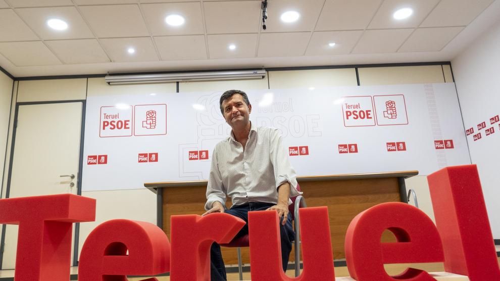 Joaquín Noé, que tomará en los próximos días posesión del escaño de senador, en la sede del PSOE de Teruel.
