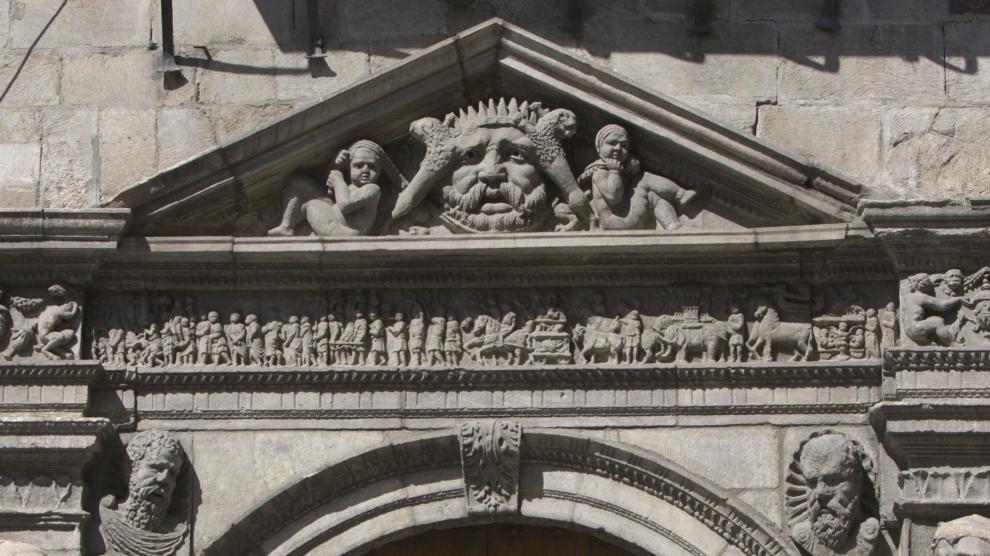 Detalle de la fachada de la Audiencia Provincial de Zaragoza.