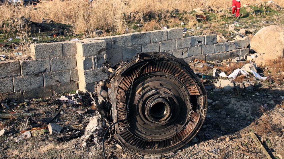 Restos del avión estrellado en Irán
