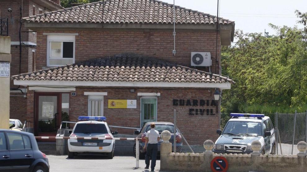 Cuartel de la Guardia Civil de Monzón, donde se recibió el aviso de la familia.