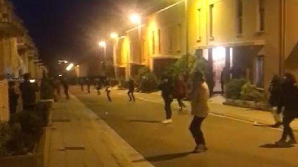Indignación por decenas de personas bailando en una calle de Tarazona