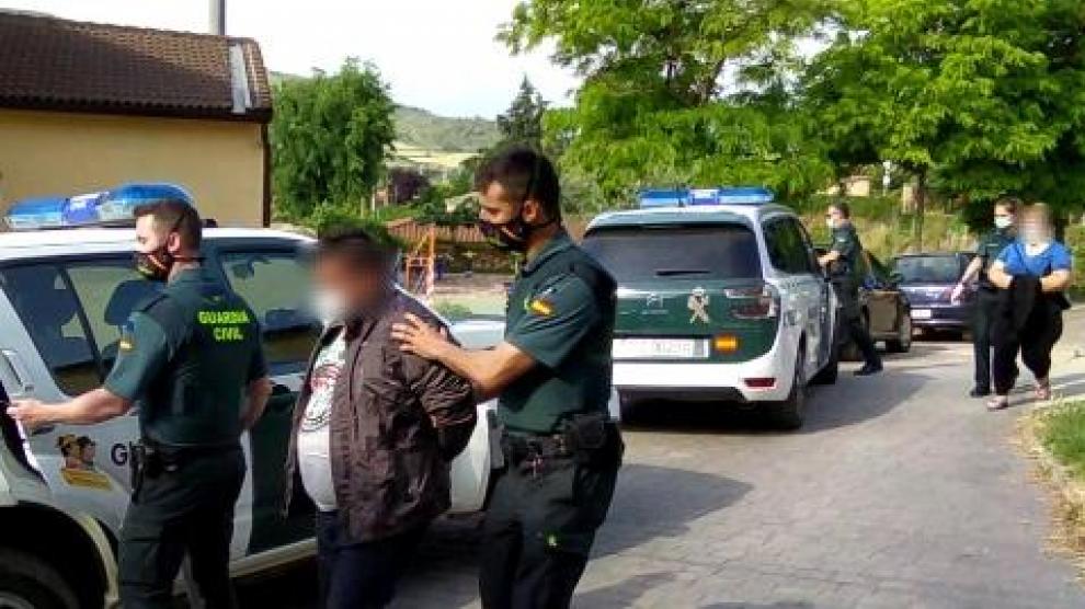 Los dos detenidos por la Guardia Civil por explotación laboral en La Rioja.