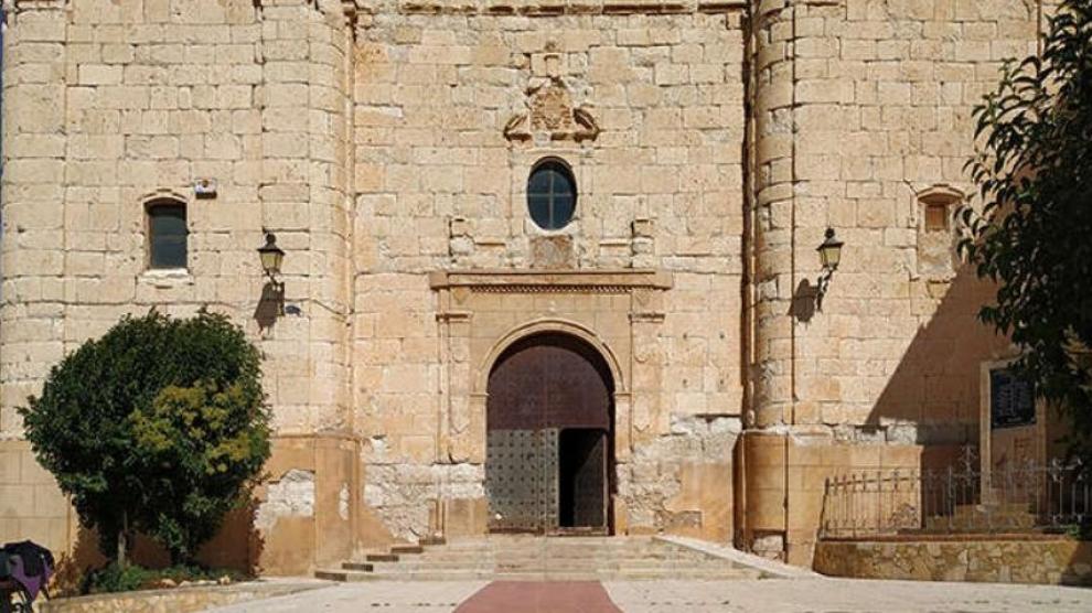 Fachada de la iglesia parroquial de San Cristóbal de Torrecilla del Rebollar