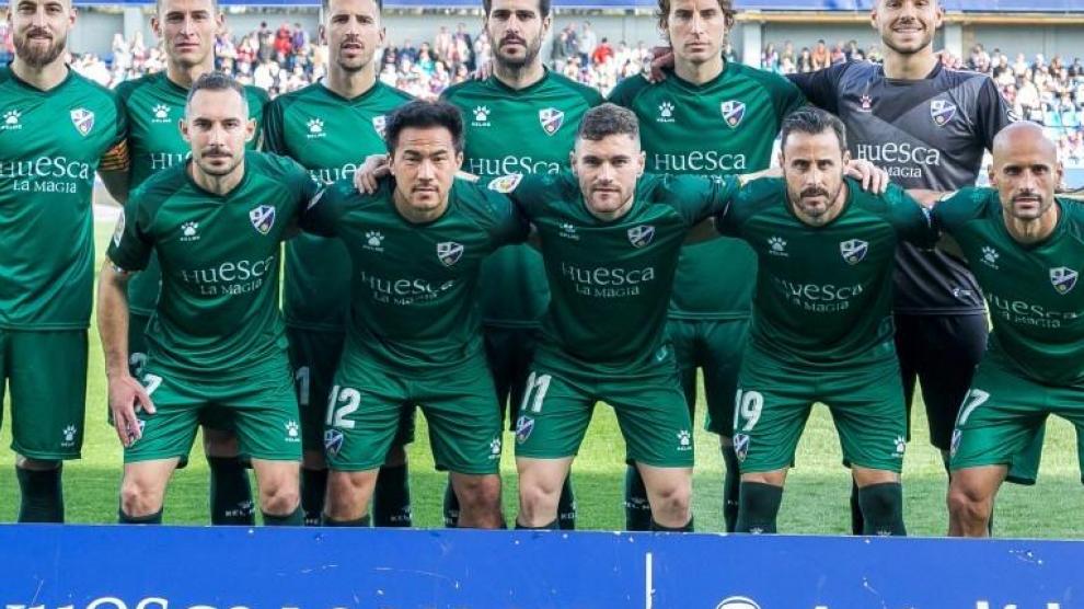 La SD Huesca pone a la venta las equipaciones verdes originales del duelo con Almería