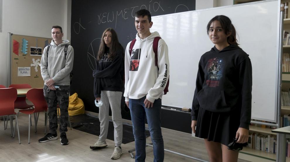 De izquierda a derecha, Sergio Molinero, Clara Martínez, Lucas Arranz y Sara Fernández, alumnos del IES de Sabiñánigo.
