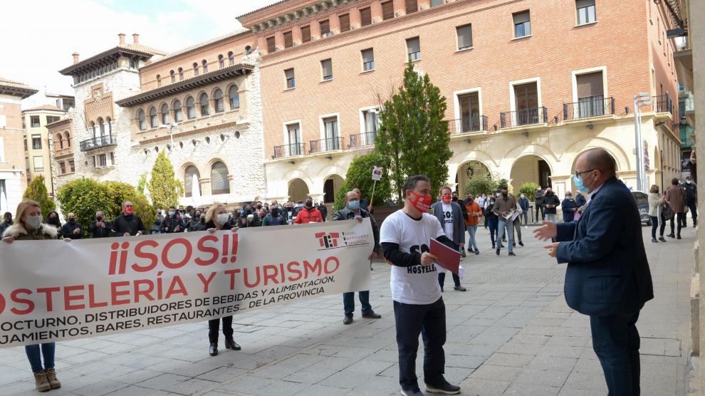 Imagen de la reciente manifestación de los hosteleros de Teruel para reclamar soluciones a la crisis que atraviesan.