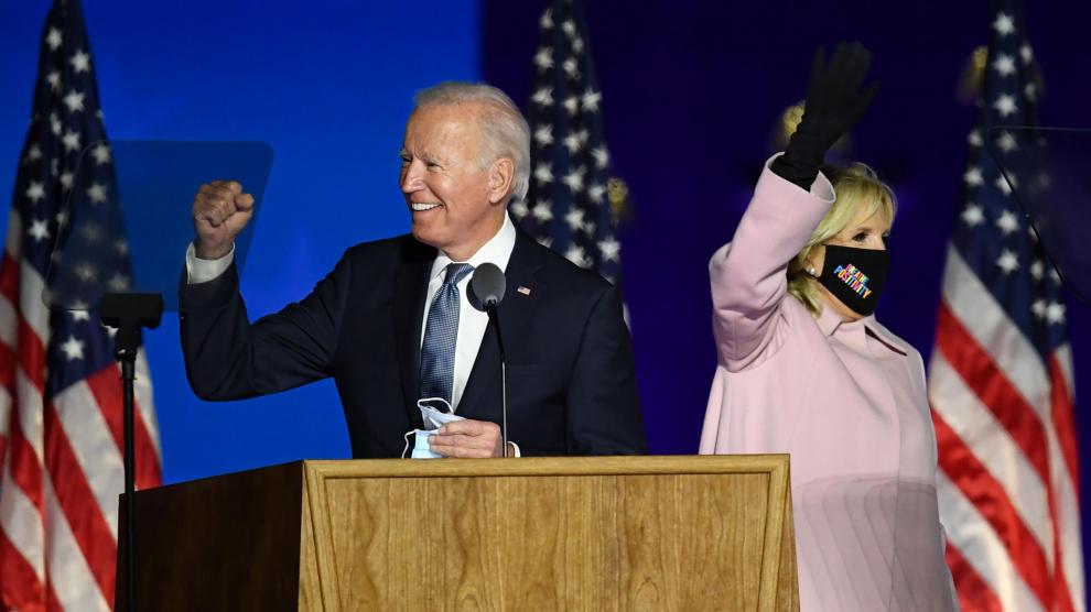 Biden, junto a su esposa, Jill, durante el recuento en Wilmington, Delaware.