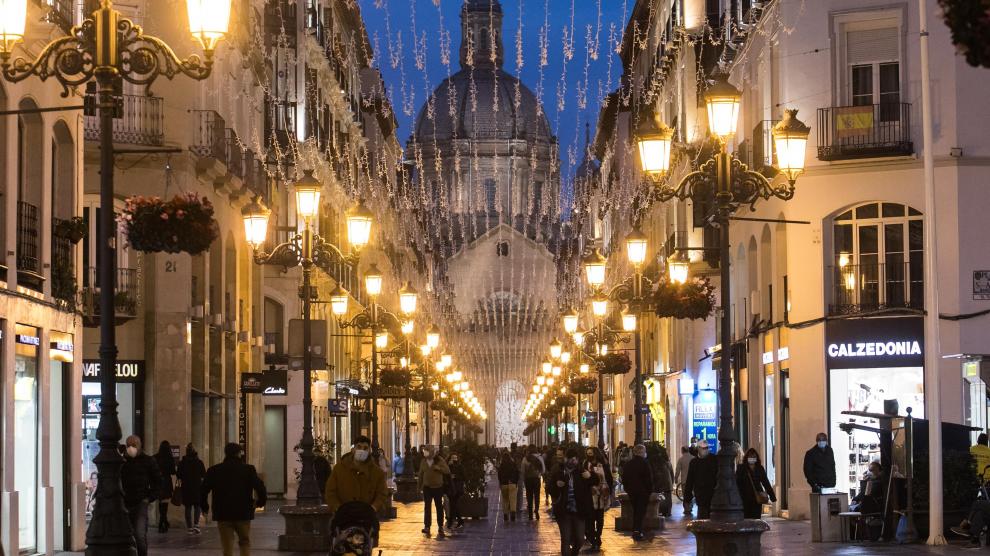 Luces Navidad en la calle Alfonso de Zaragoza.