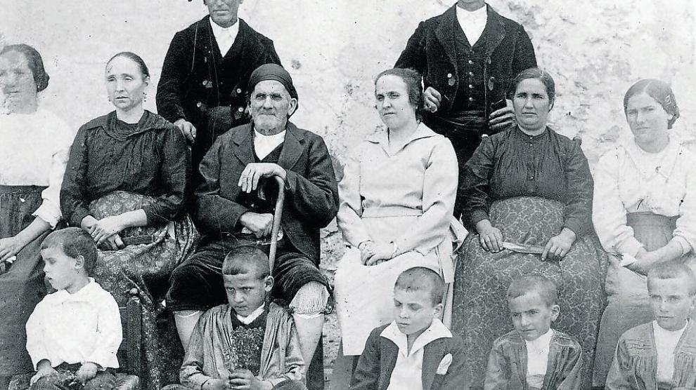 La familia Giner, de Santolea, emigrada a Binéfar como consecuencia de la construcción del pantano.