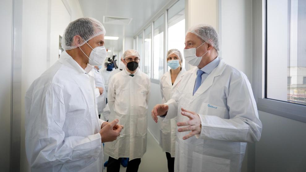 El ministro de Ciencia e Innovación y el presidente de Aragón, en las instalaciones de Certest Biotec