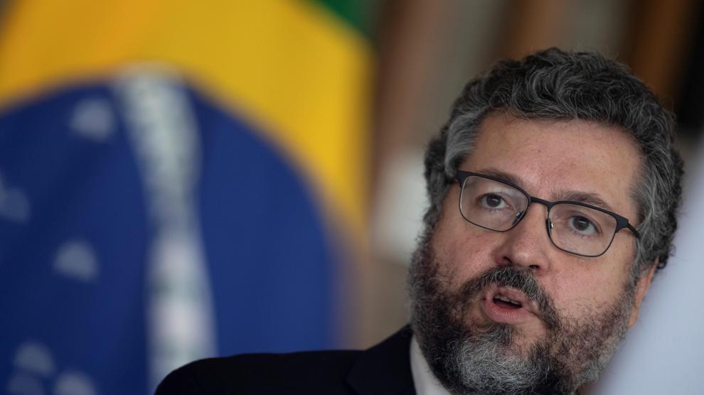El canciller brasileño renuncia presionado por la base política de Bolsonaro