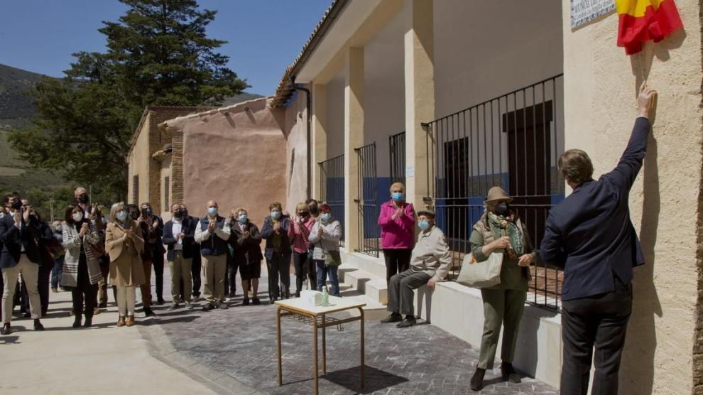 El Ayuntamiento de Sabiñán ha inaugurado la apertura de una nueva calle en el entorno del palacio de los Condes de Argillo