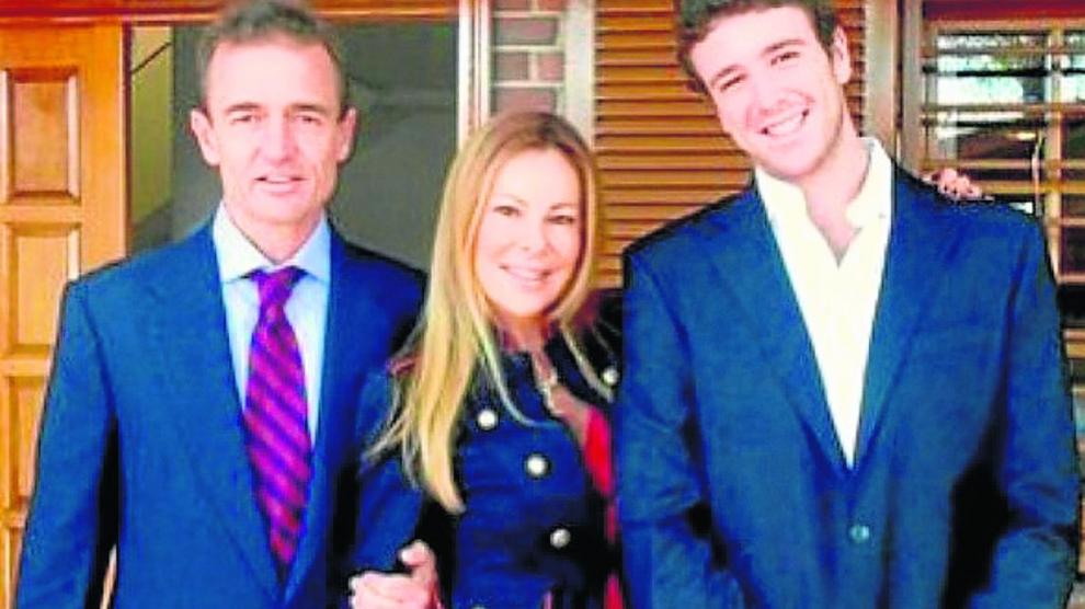 Alessandro Lequio y Ana Obregón, en una imagen de Instagram junto a su hijo Aless