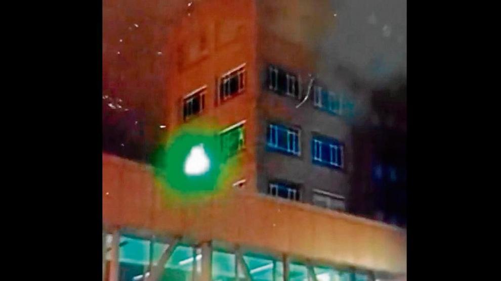 Luces y movimientos sospechosos en una de las plantas del Hospital Miguel Servet, que fue vista por una patrulla del 091 que hacía ronda