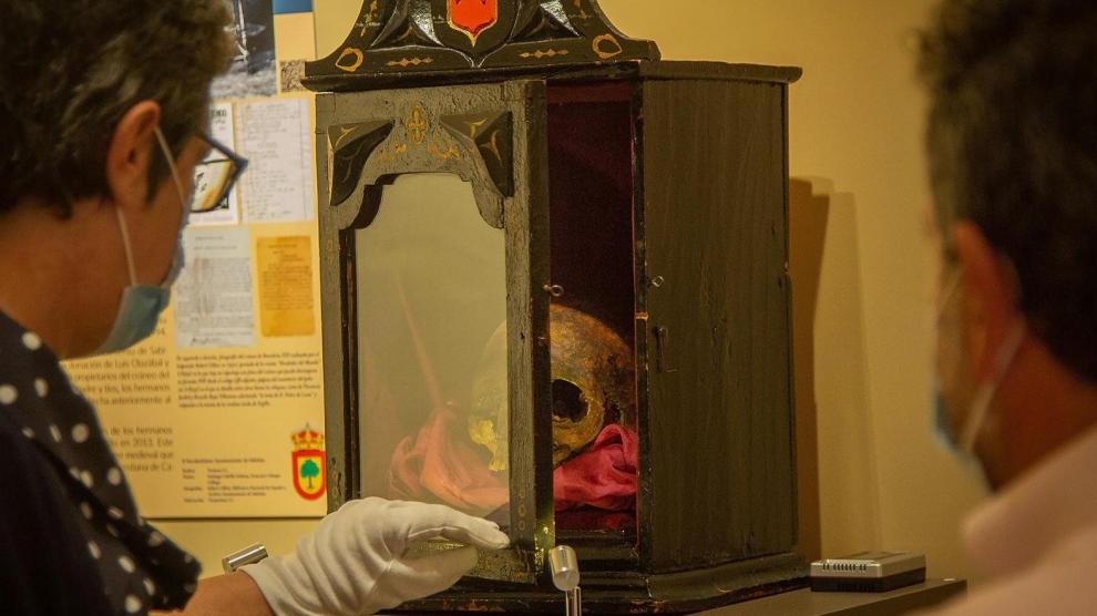 El cráneo del Papa Luna vuelve a Sabiñán 21 años después de su robo