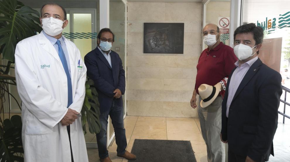 José Ignacio Castaño, Julio Luzán, Pedro Lafuente y Luis Felipe en la colocación de la placa conmemorativa.