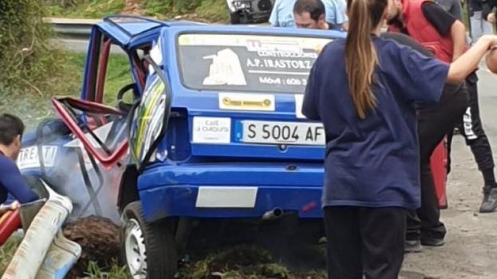 El coche accidentado en el Rally de Llanes