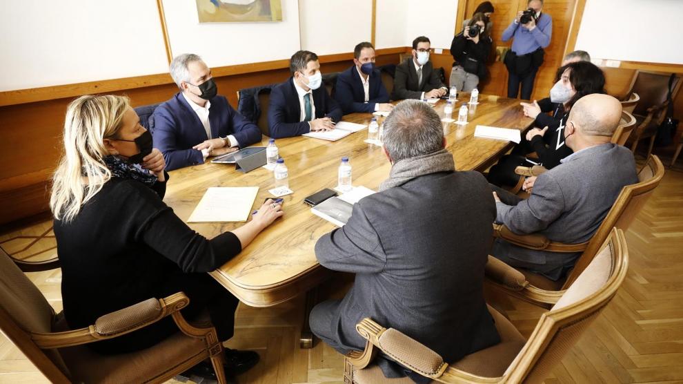 Los responsables de Enagás y Genia Bioenergy en una reunión este martes con la consejera de Economía, Marta Gastón.