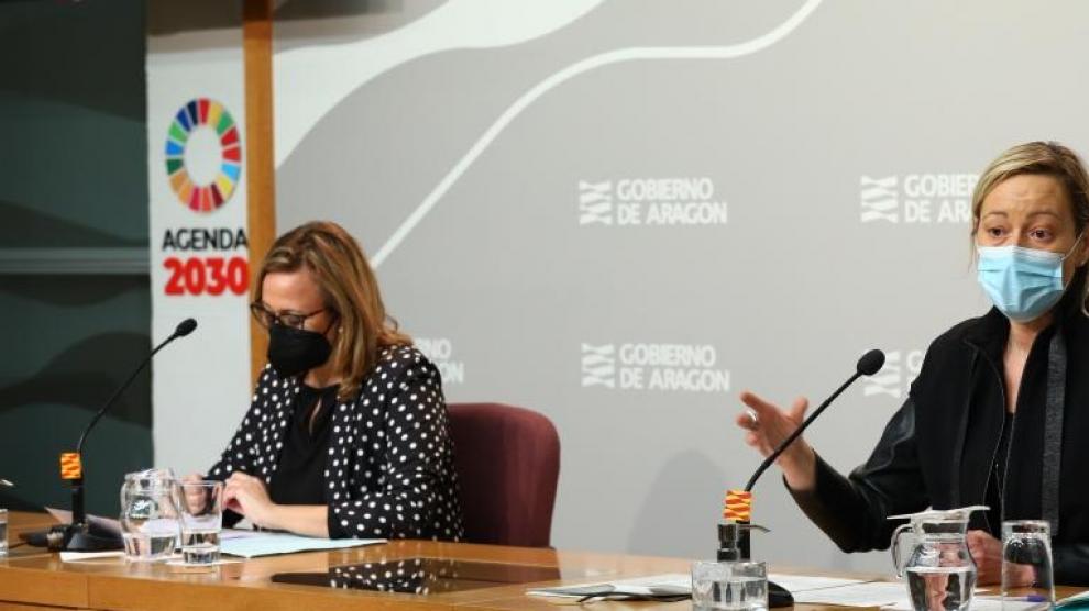 La consejera de Economía, Marta Gastón, junto a la de Presidencia, Mayte Pérez, ha comparecido este miércoles para detallar las bases del proyecto industrial de Zuera.