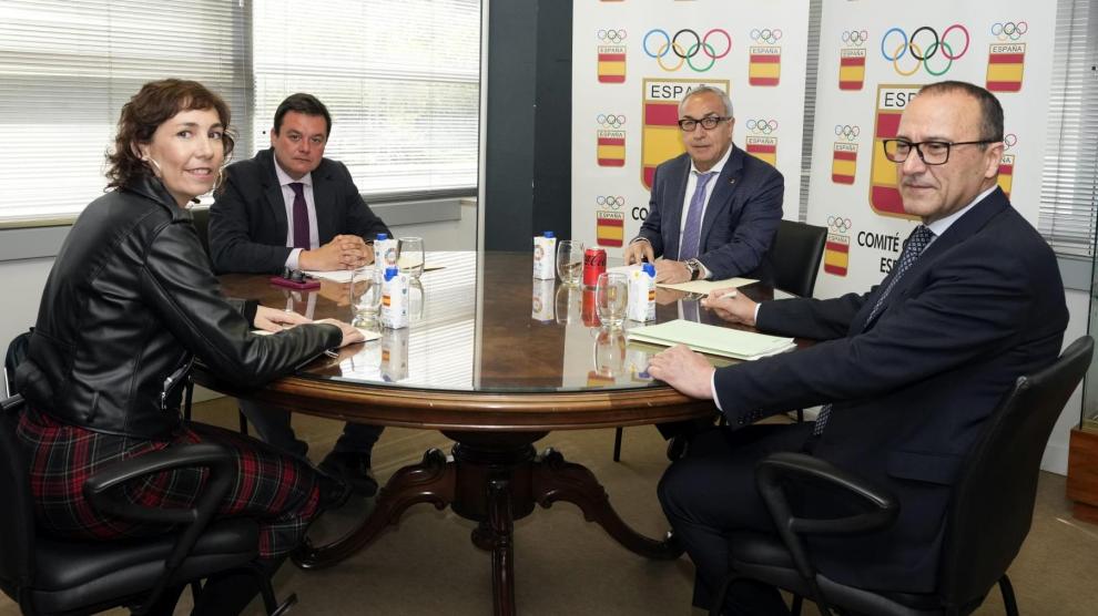 Foto de reunión en el COE con los representantes de Aragón y Cataluña para tratar la candidatura a los Juegos Olímpicos de Invierno 2030