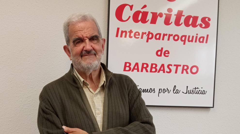 Mariano Turmo Sanz en la sede de Cáritas en Barbastro.