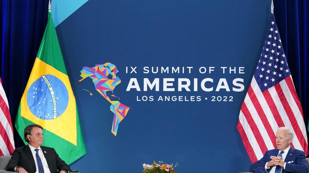 Frío encuentro entre Bolsonaro y Biden durante la Cumbre de las Americas.