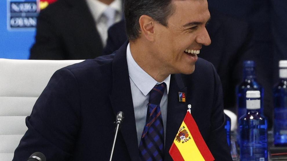 Al inicio de la cumbre se pudo ver la bandera de España con el escudo al revés