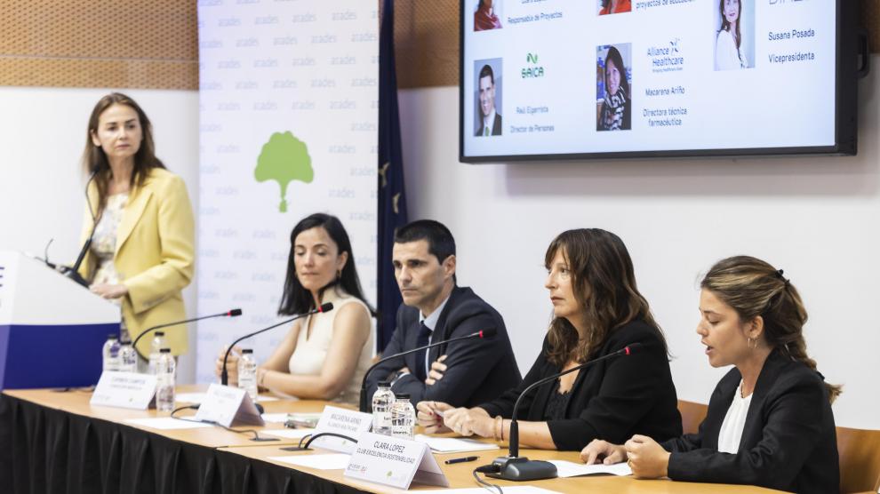 Susana Posada, Carmen Campos, Raúl Elgarrista, Macarena Ariño y Clara López.