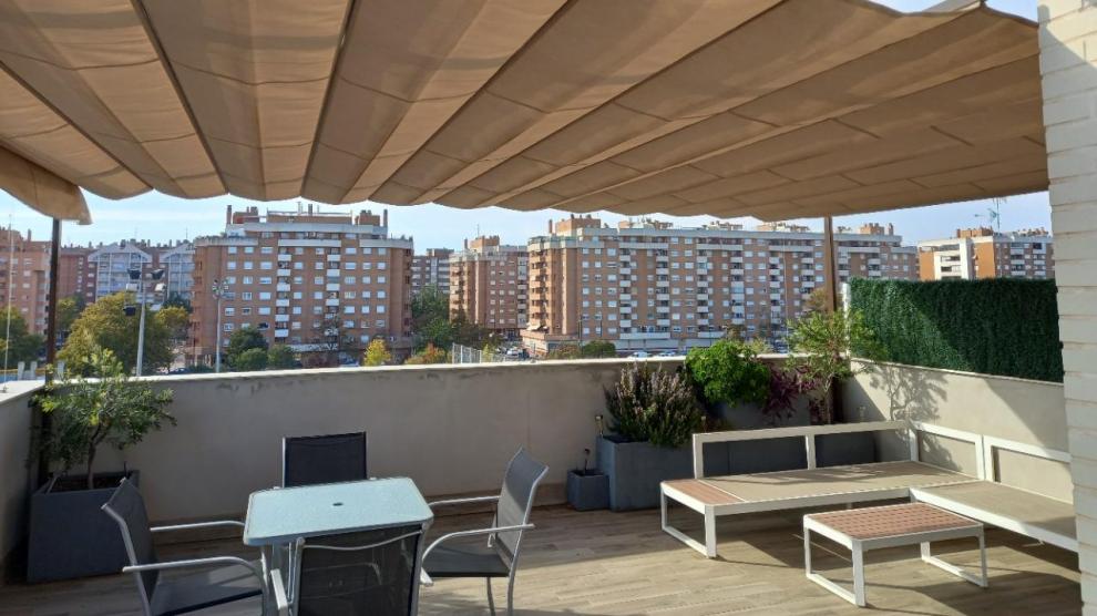 Una pérgola en una terraza de Zaragoza.