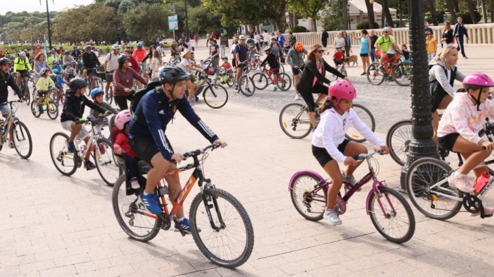 Fotos de la marcha ciclista familiar por Zaragoza