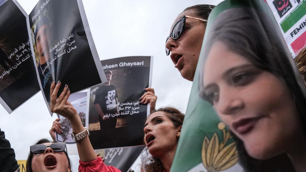 Protestas por la muerte de Masha Amini en Estambul.