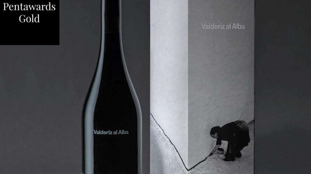 El vino ‘Valderiz del alba’, de la ribera del Duero, con envoltorio de la empresa aragonesa Vamos Estudio, se alzó con un oro en los Pentawards.
