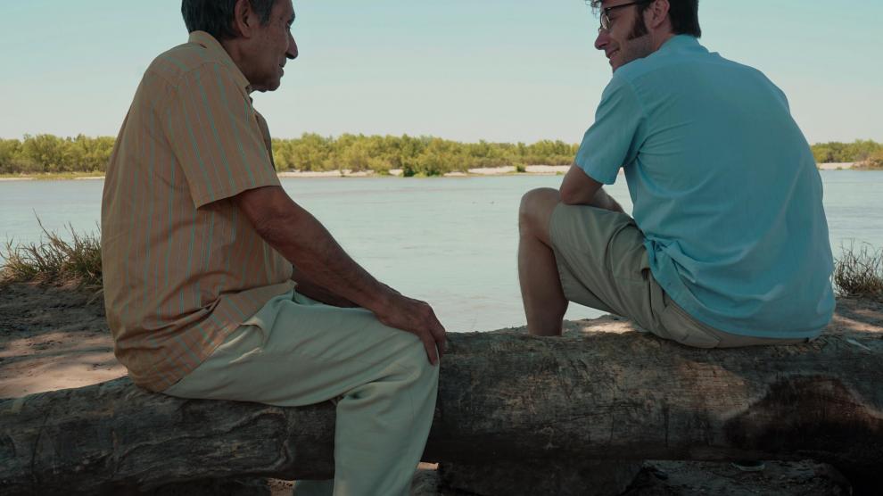 Cuti Carabajal, como Carlos Carabajal, y Pepe Lorente, como Mauricio Aznar, en ‘La estrella azul’