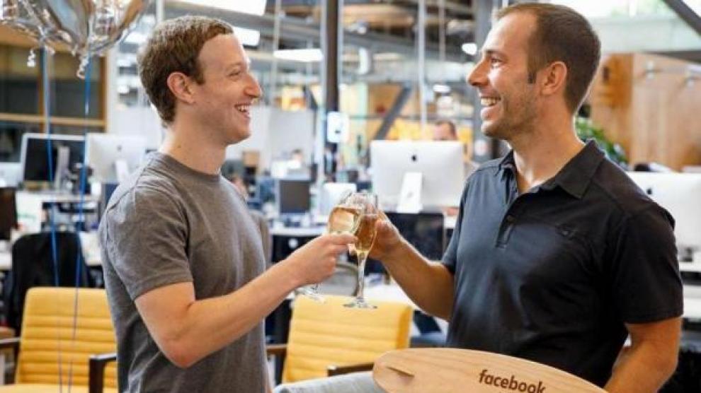 Javier Oliván junto a Mark Zuckerberg.