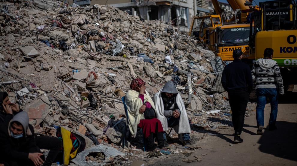 Continúan las operaciones de búsqueda en Turquía tras el terremoto