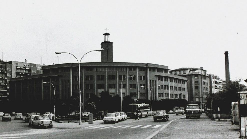 El camino de las Torres, a la altura de la plaza Schweitzer en 1976.
