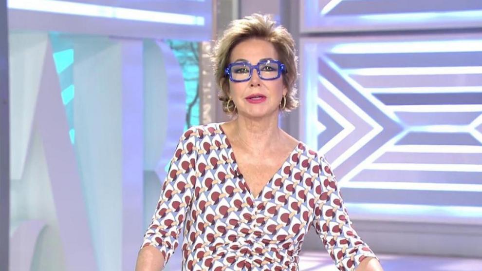 La presentadora Ana Rosa Quintana durante la emisión de su programa