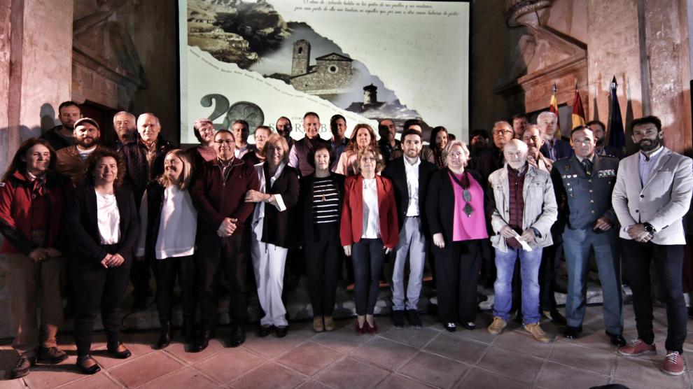 Participantes en el acto conmemorativo.