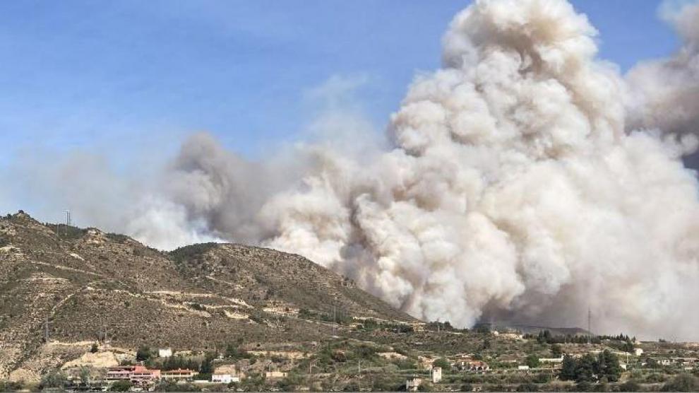 Incendio en Mequinenza, cerca del límite con Cataluña.