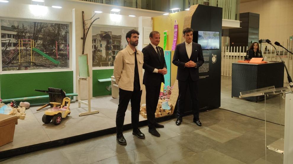 Exposición 'Piedra a Piedra', de Global Humanitaria, en la estación Delicias de Zaragoza.