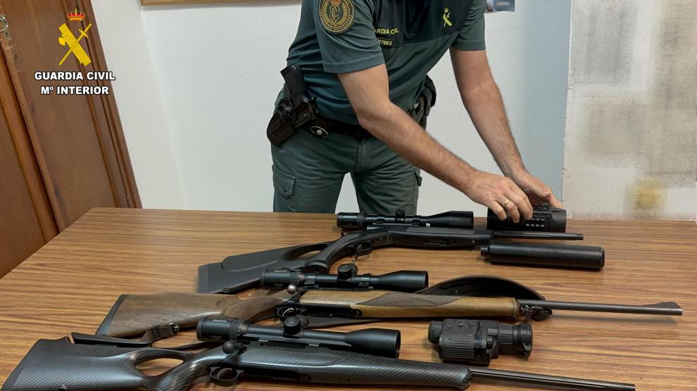 Armas intervenidas a los dos cazadores furtivos sorprendidos en el valle de Nocito.