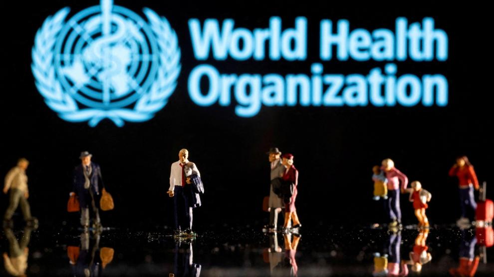 Ilustración con el logotipo, en inglés, de la Organización Mundial de la Salud.