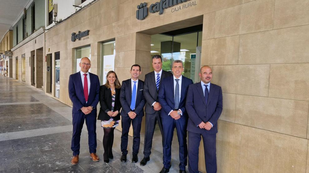 Apertura institucional de la nueva oficina de Cajamar en Huesca.