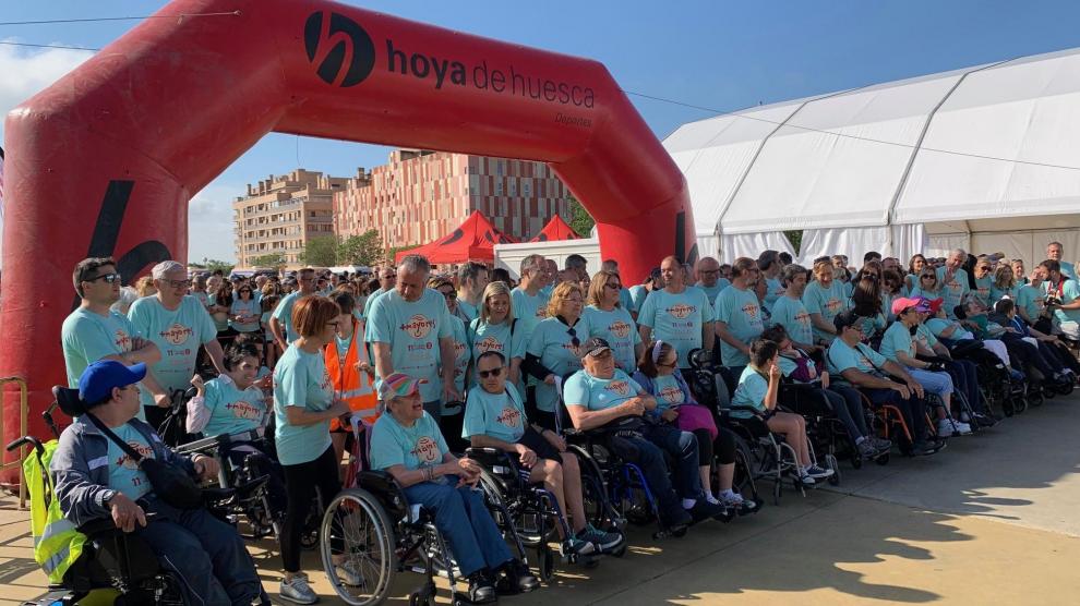 Momento de la salida de la 11ª Marcha Aspace Huesca.