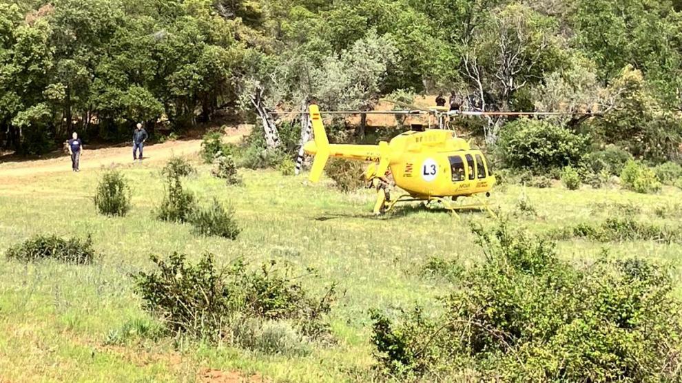 Helicóptero que ha participado en las tareas de extinción del incendio.