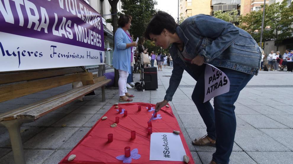 Imagen de archivo de una concentración en Huesca contra las agresiones sexuales a mujeres y la violencia de género.