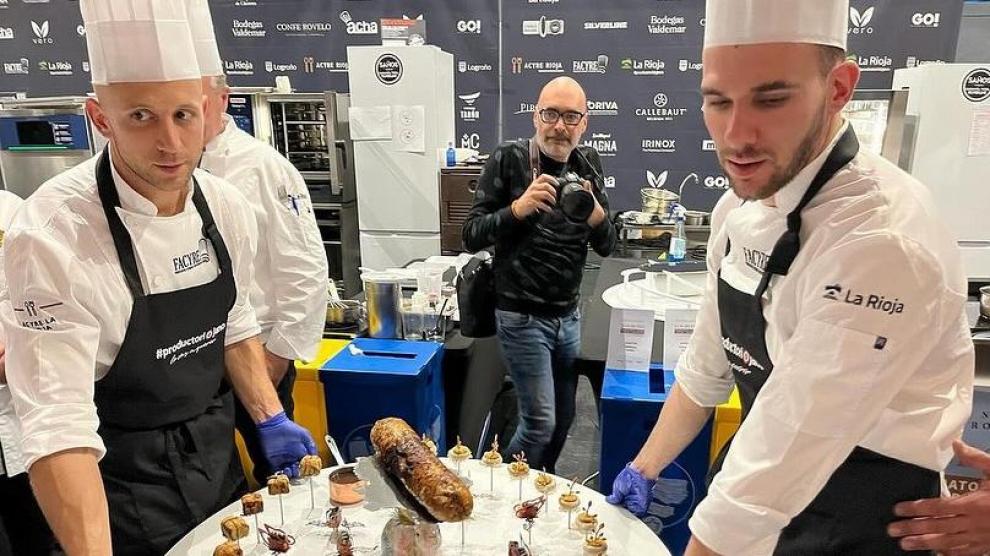Jorge Landa y Christian Mor, presentando su plato en el Campeonato de España de Cocina 2023.