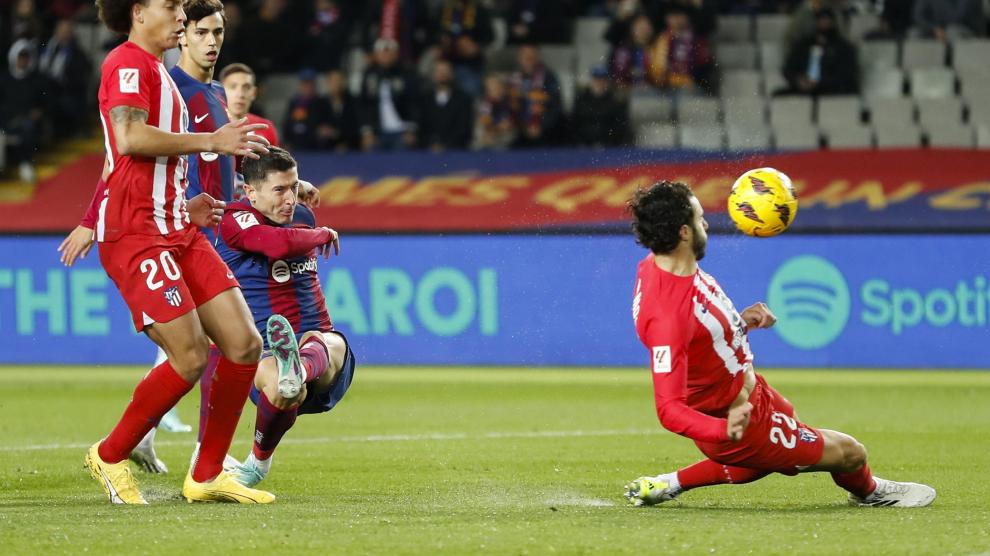 Momento del partido entre el Barça y el Atlético.