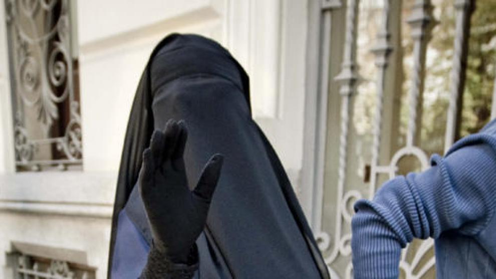 La tetigo del burka dice que la polémica "es de ignorantes" y se despide con "Alá es grande"