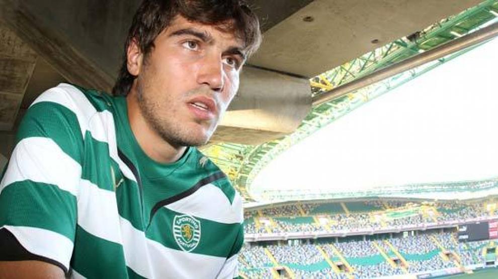 Zapater con su nueva camiseta.